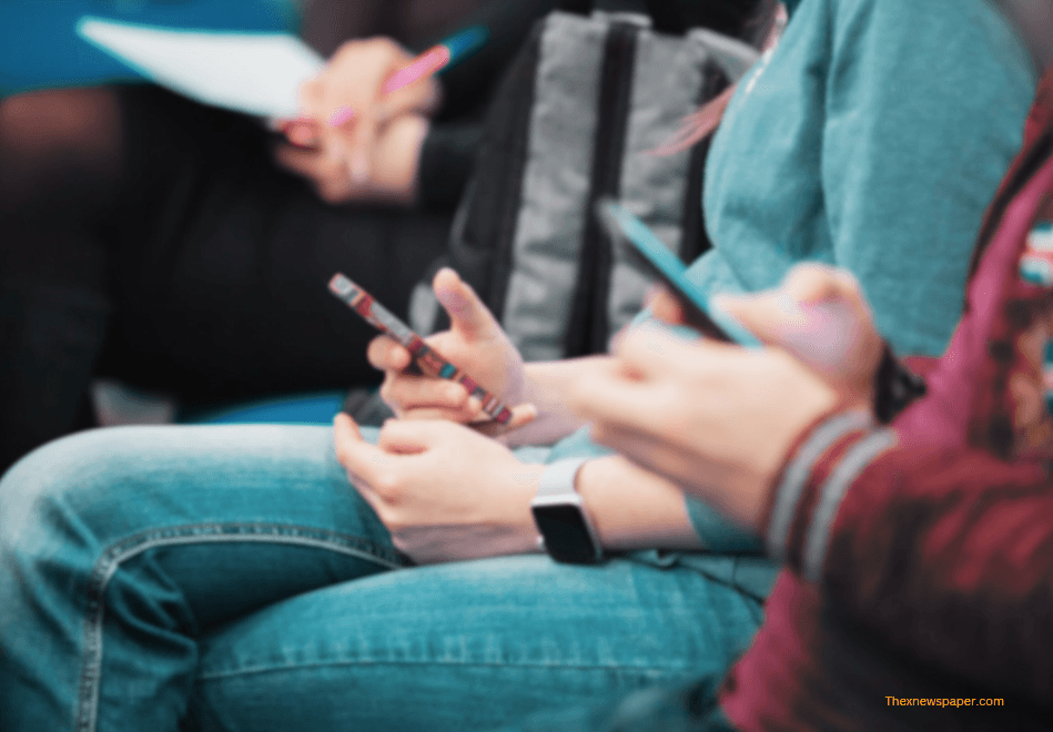 Study Smarter in 2025: 11 Pro Tips to Beat Phone Distraction